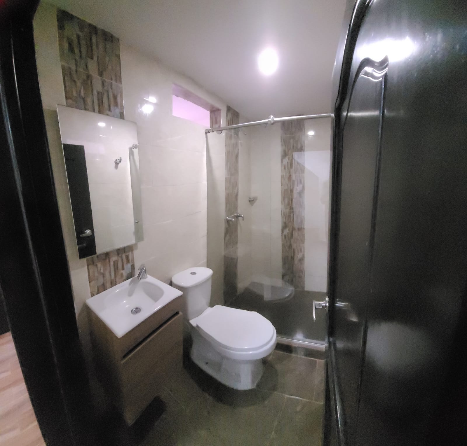 En Venta Casa con 3 Rentas. Sector Cuba - Image 11